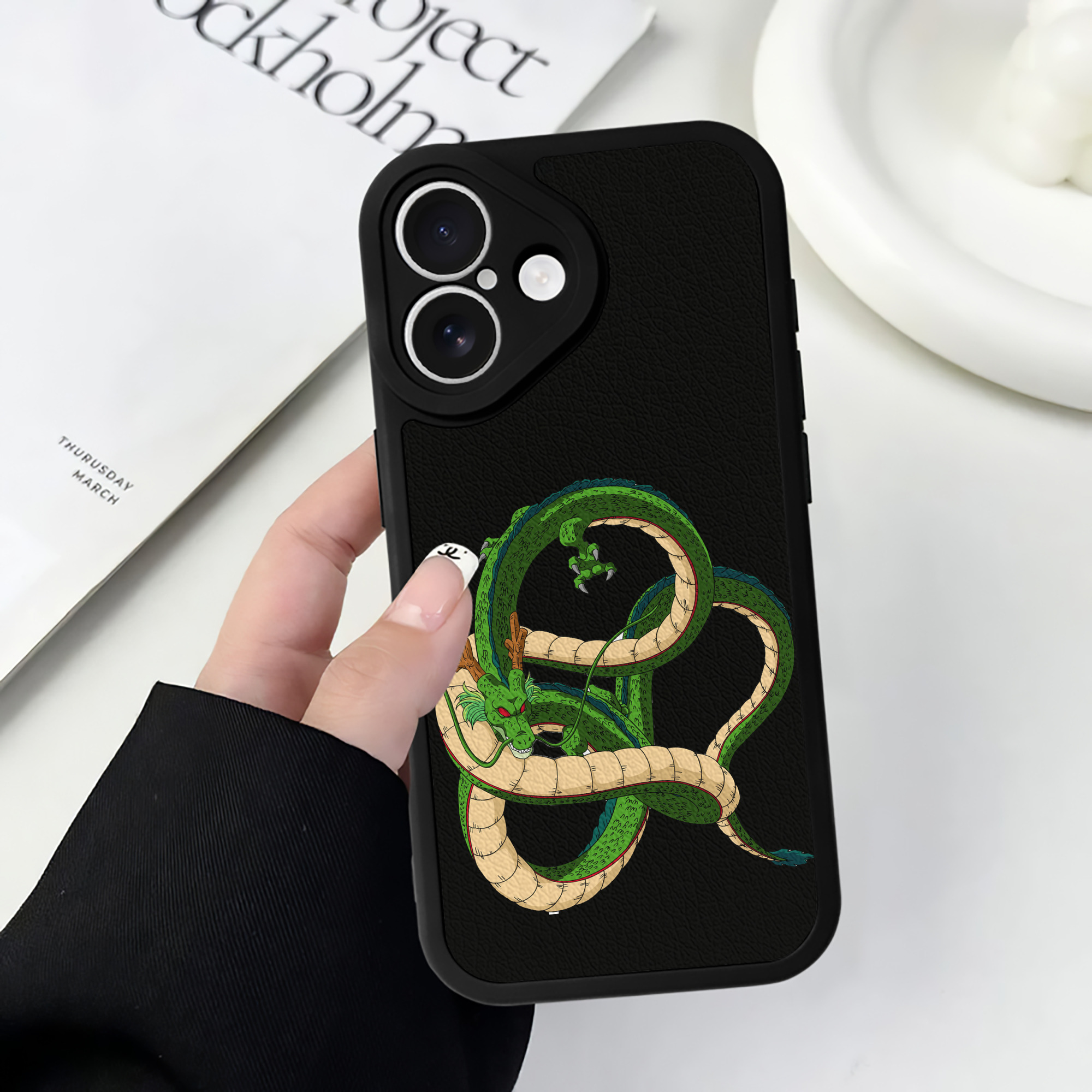 （画像用） ドラゴンボール 神龍 シェンロン DRAGON BALL Shenron 【iPhone 16シリーズ対応】シリコンスマホケース（レザー調） 材質：シリコン